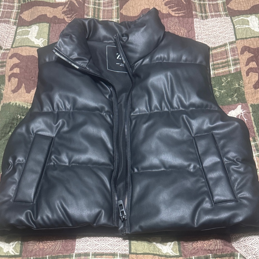 Zara Women's Black Puffer Vest